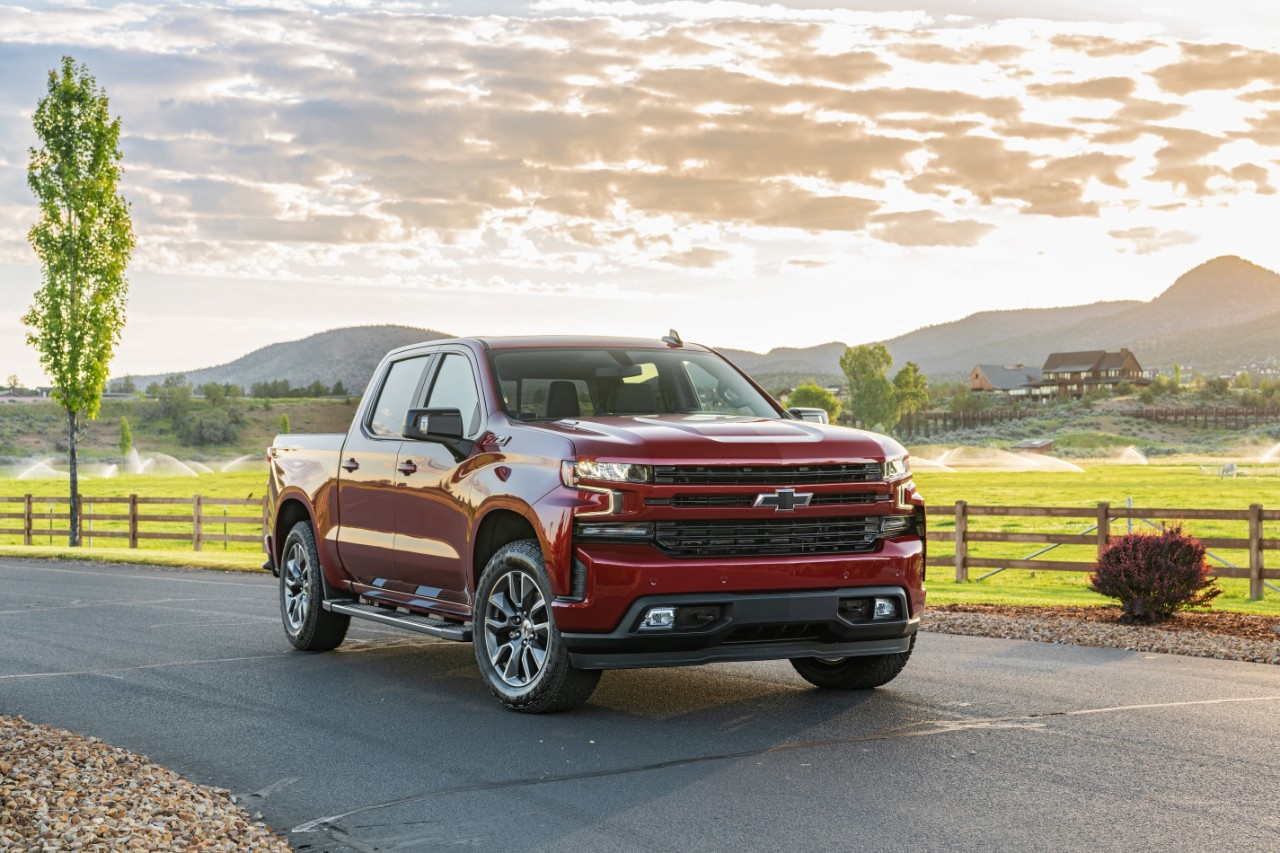 , Chevrolet Gives Silverado New Midnight and Rally Special Editions