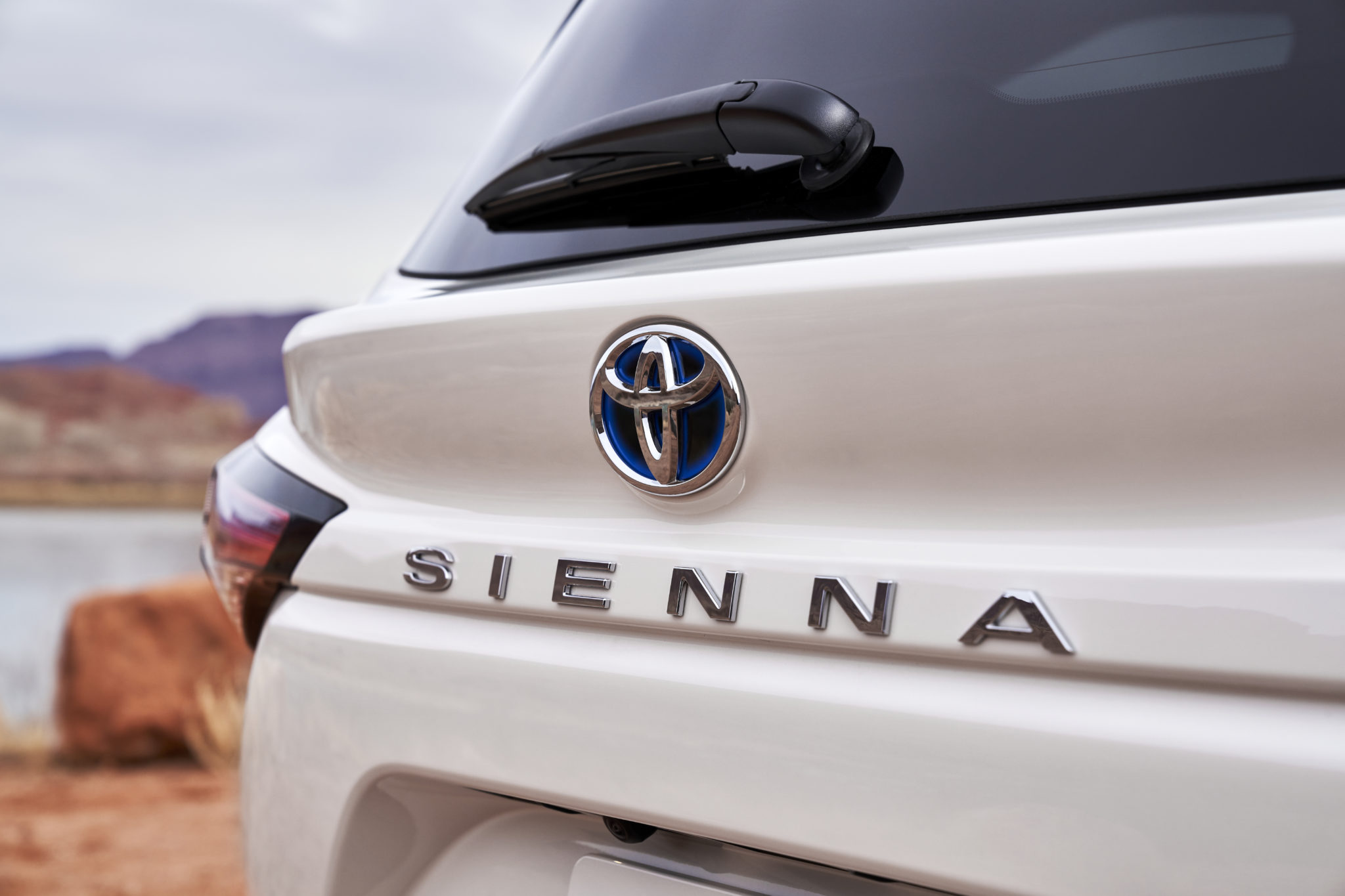 emblem of 2021 toyota sienna