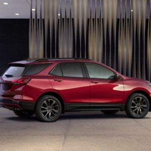 side shot of 2022 chevrolet equinox