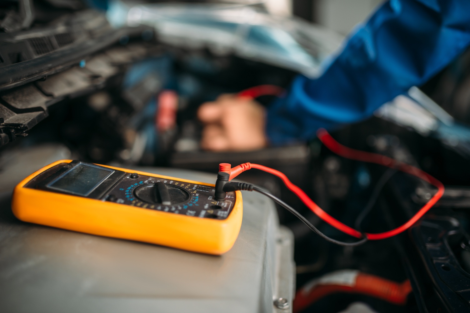 How To Test A Car Battery With A Multimeter In The Garage With 