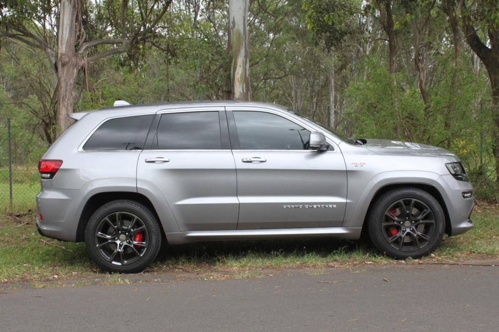 Side shot of 2015 Jeep Grand Cherokee