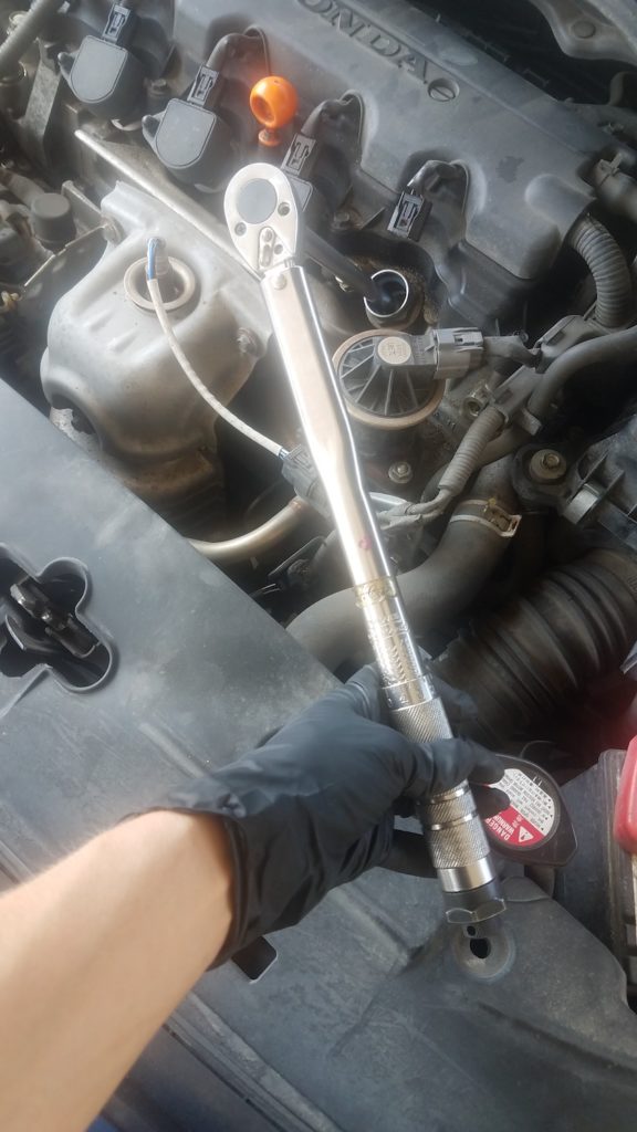 tightening the spark plug