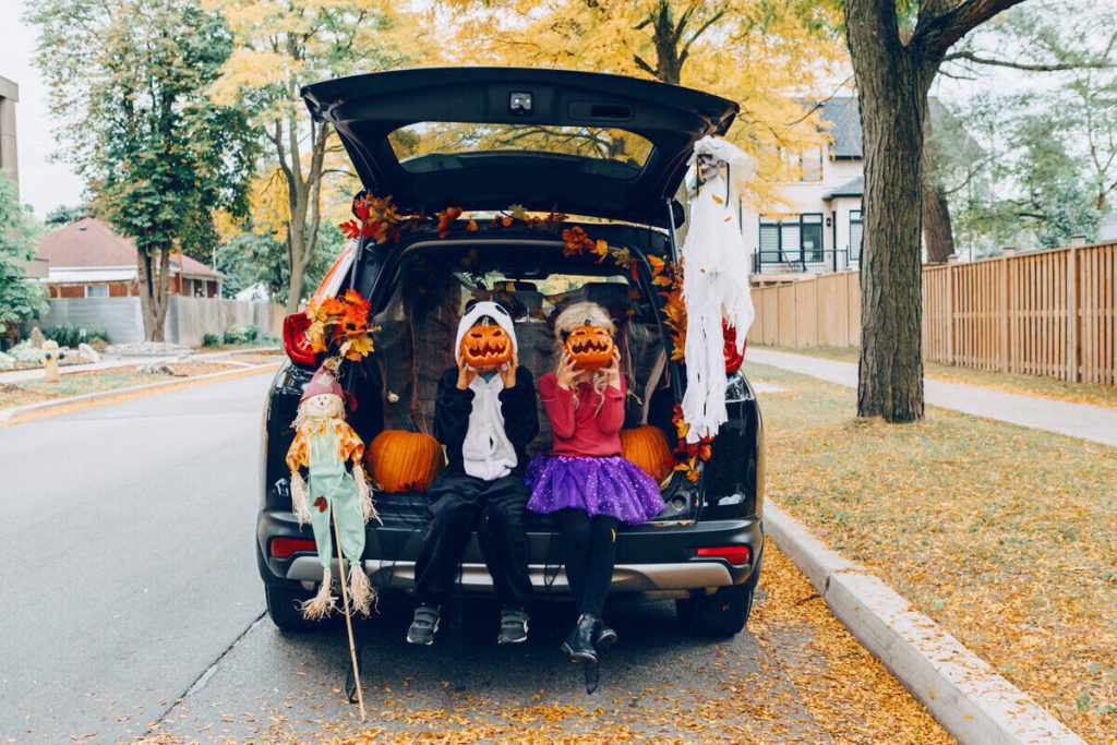 kids sitting in car trunk on halloween