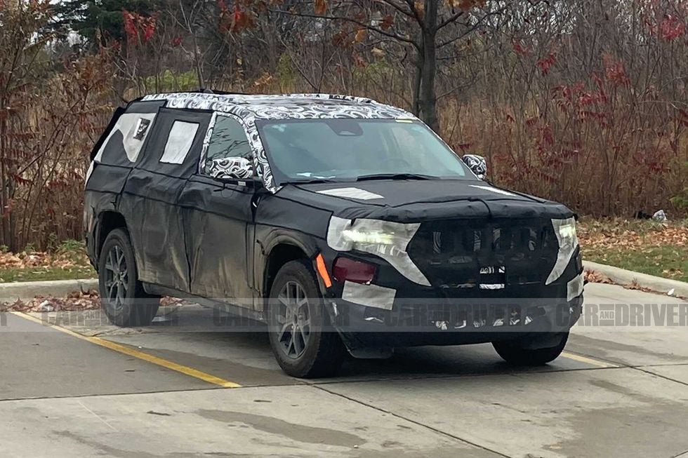 spy shot of new jeep grand cherokee