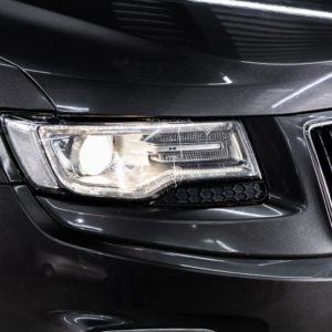 headlight of jeep grand cherokee