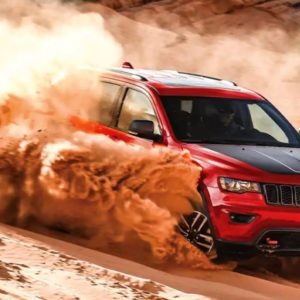 2021 jeep grand cherokee on dusty road