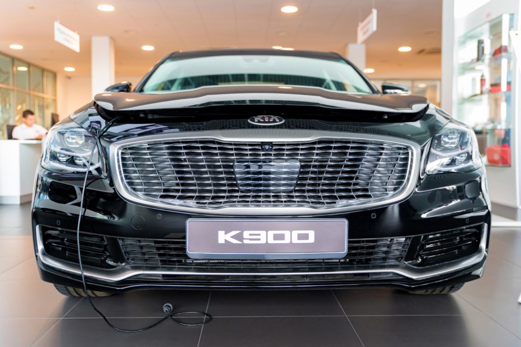 front shot of kia k900