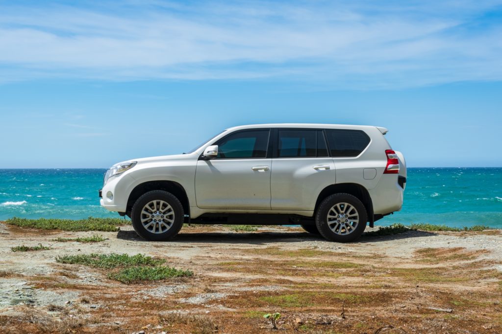 side shot of toyota land cruiser