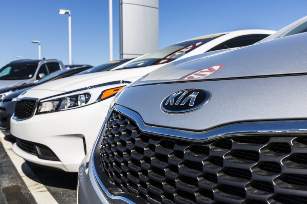 closeup of kia cadenza fascia