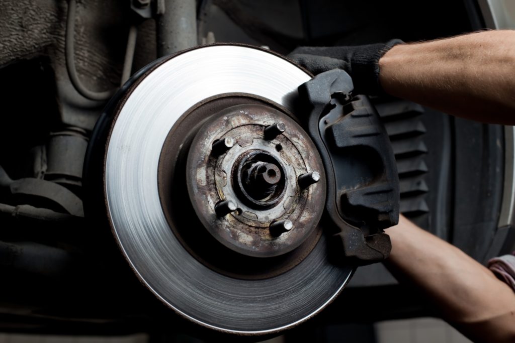 changing the disc brake of a car