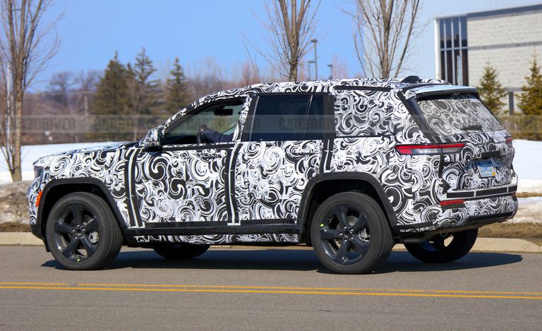 spy image of new jeep grand cherokee