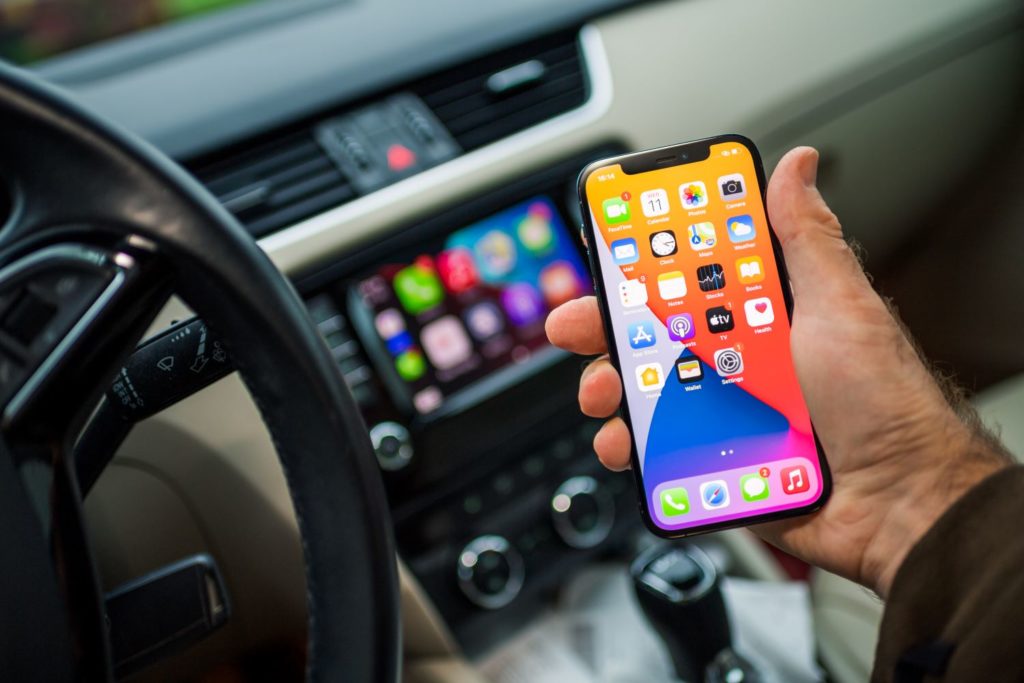 driver with iphone carplay