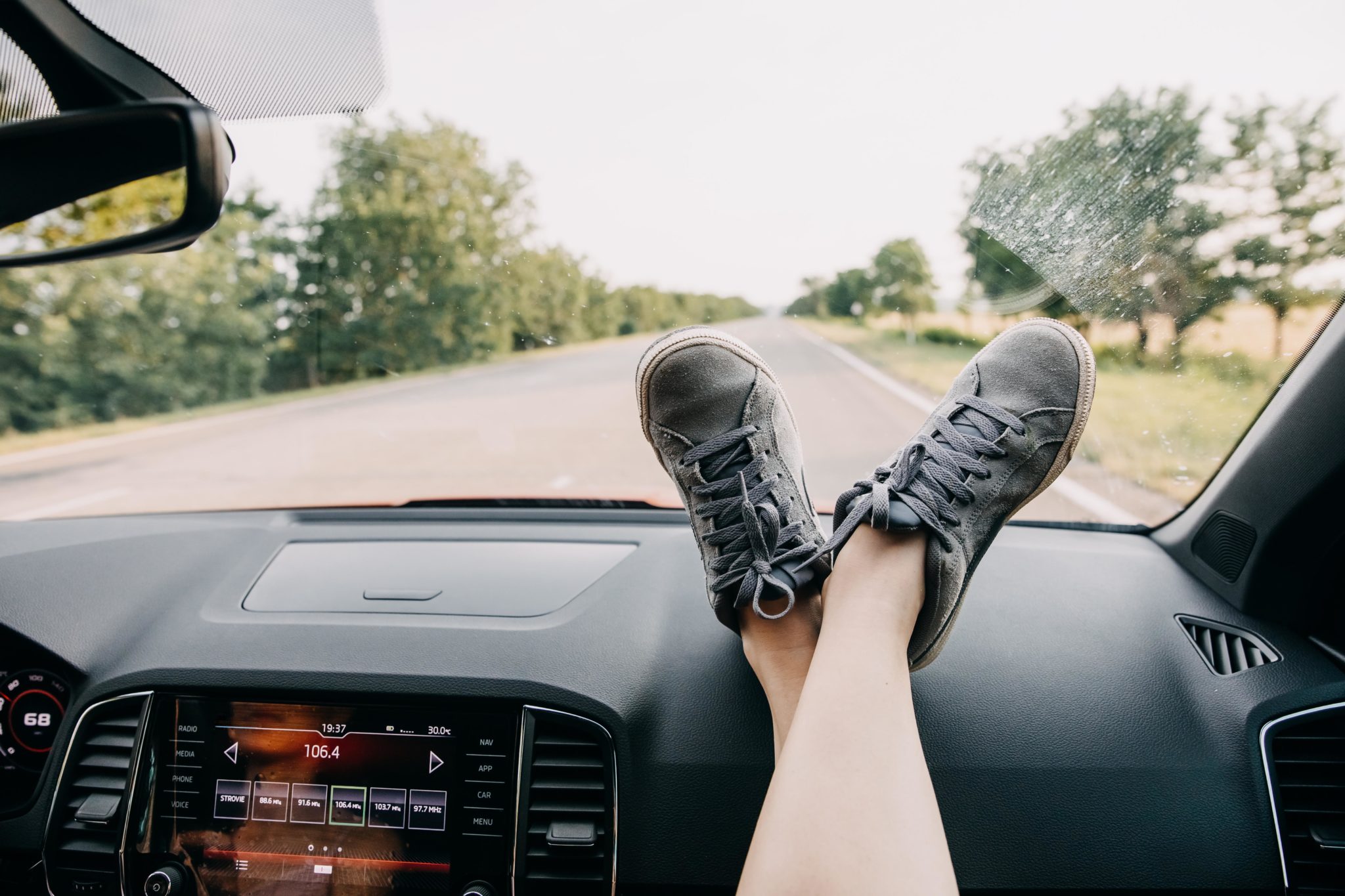 a-warning-don-t-ride-with-your-feet-on-the-car-dashboard