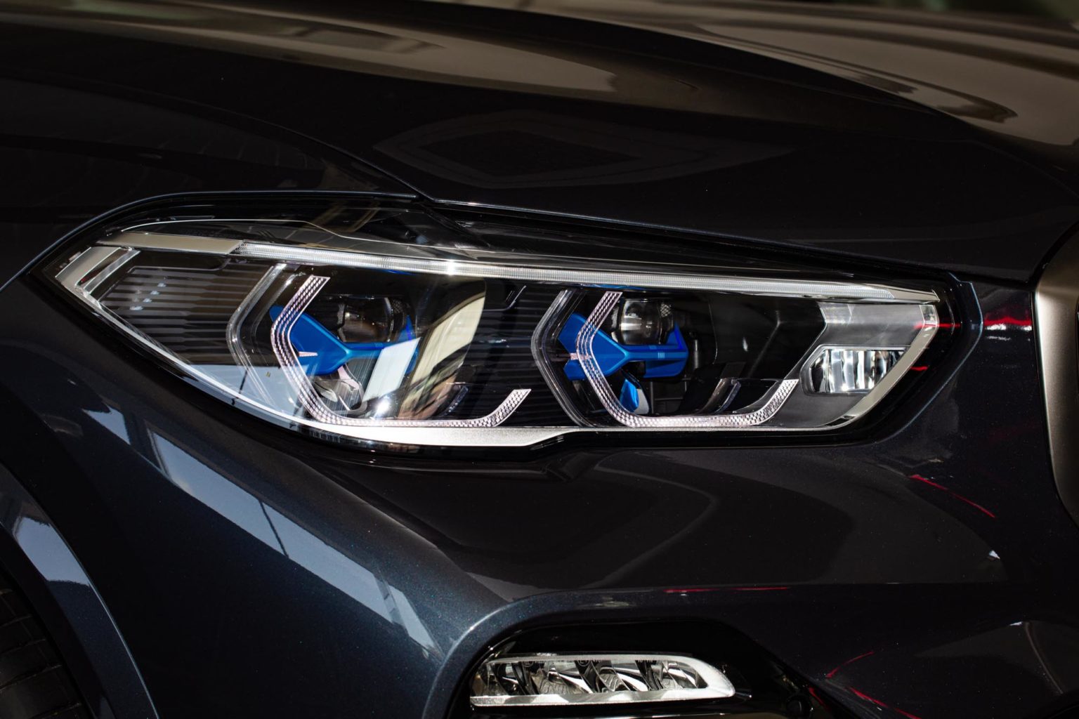 What Are The Different Types Of Headlights And Bulbs? - In The Garage ...