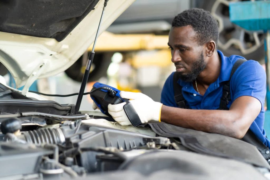 mechanic checking obd code