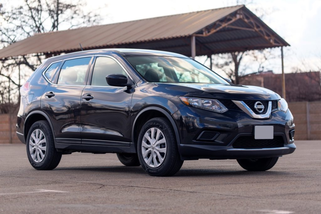 black nissan rogue