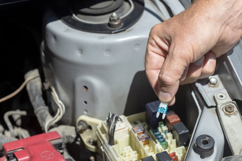 removing blown car fuse