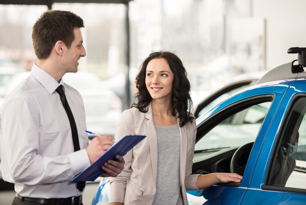 dealer orienting customer about car lease