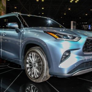 2019 toyota highlander on display