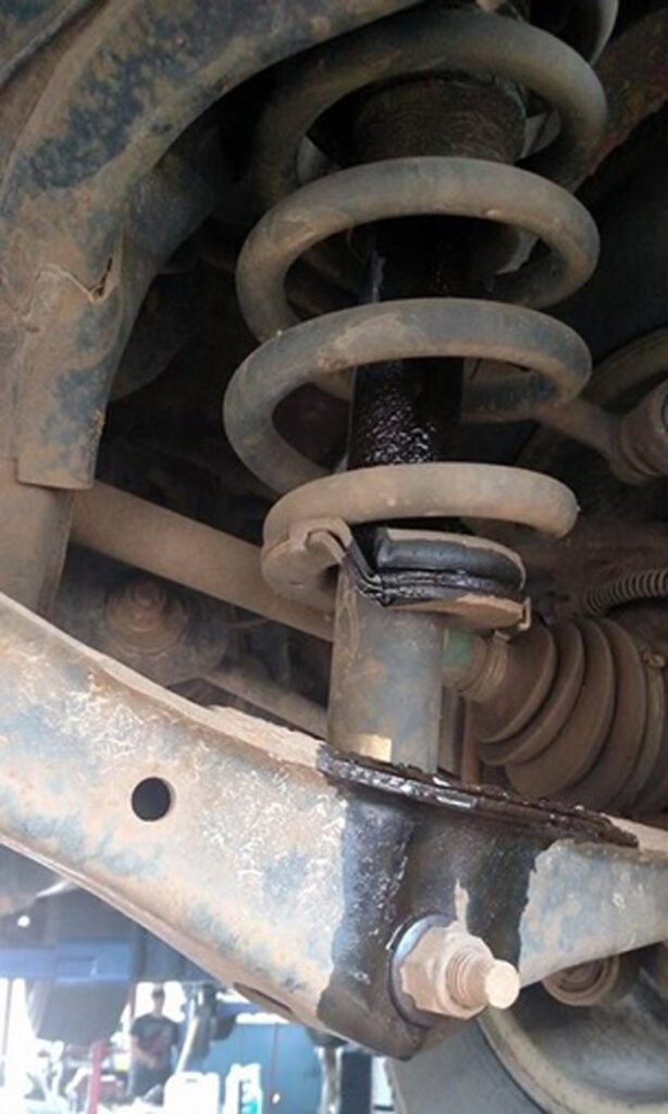 rear strut on a ford expedition with leak