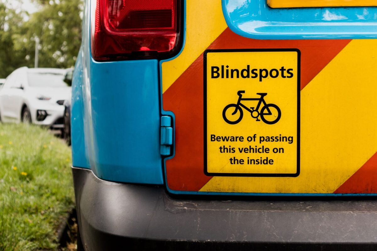 understanding-your-car-s-blind-spots-in-the-garage-with-carparts