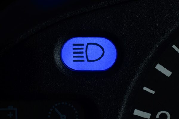 the-headlight-indicator-and-high-beam-light-indicator-explained-in