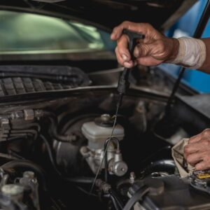 checking transmission fluid level using a dipstick