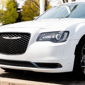 white chrysler 300