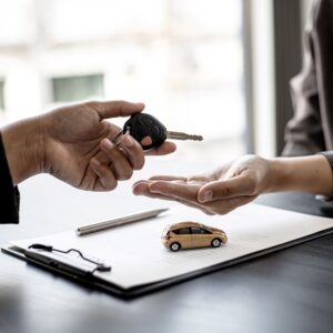 agent handing a car key to a client