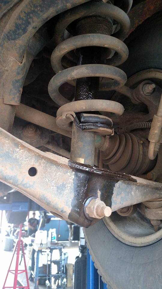 leaking right rear strut on a 2007 ford expedition