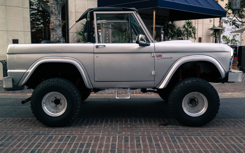 image of a 1977 ford bronco