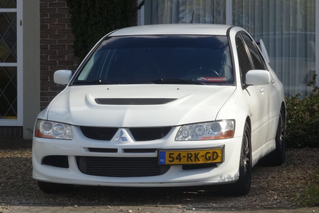 image of a 2005 mitsubishi evolution viii