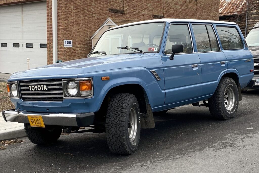 image of a 1982 fj60 toyota land cruiser