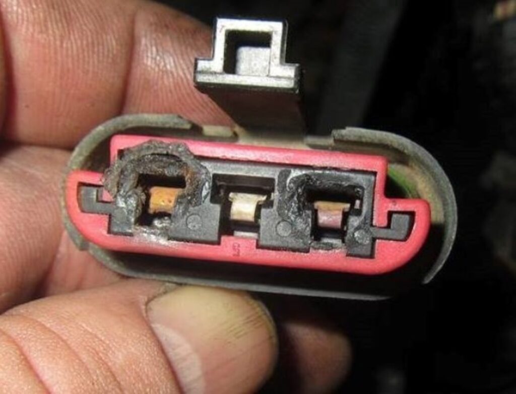 image of a blower motor wiring connector